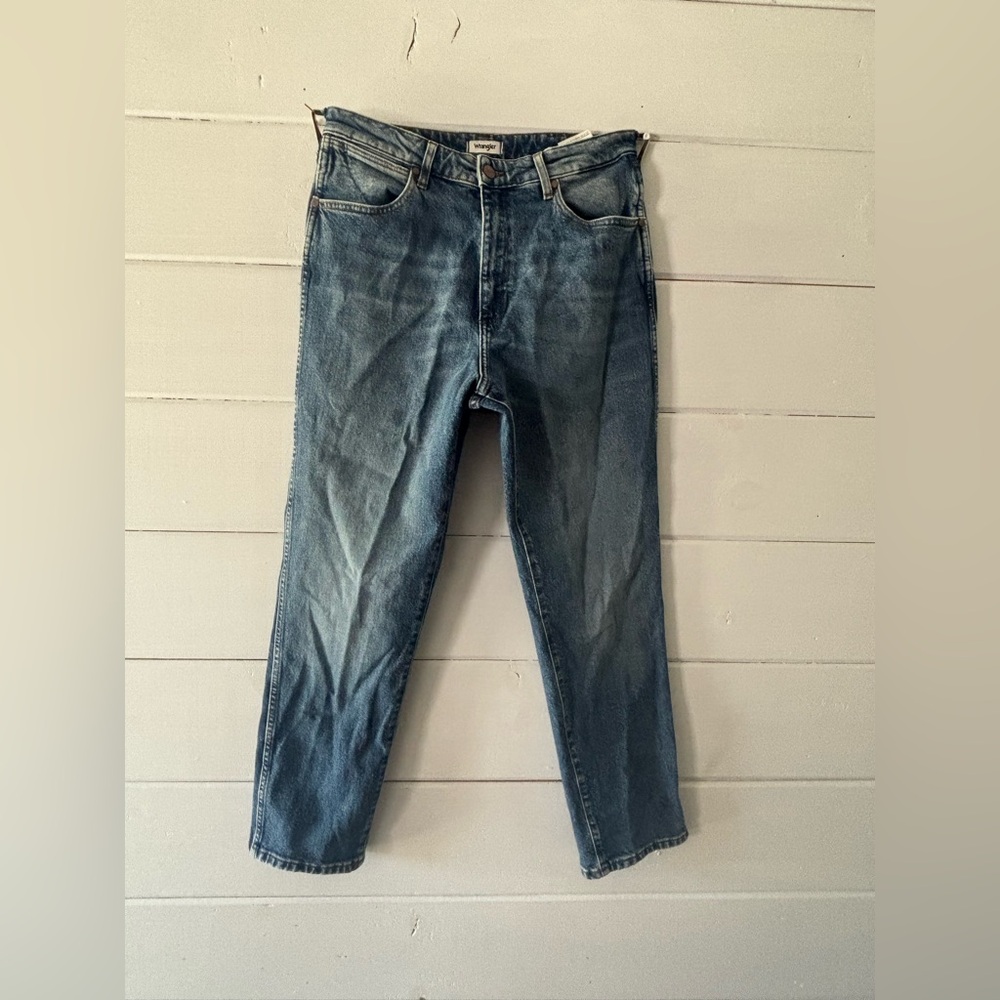 Wrangler “Mom” Straight Blue Jeans
